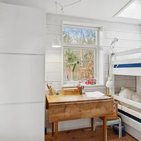 Nyaraló Ellenora - 1-7km From The Sea By Interhome