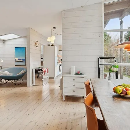 Ellenora - 1-7km From The Sea By Interhome *